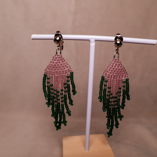 Fringe oorbellen in lavendel en donkergroen