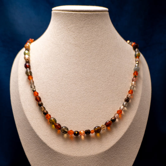 Ketting van oranje en bruine facetkralen