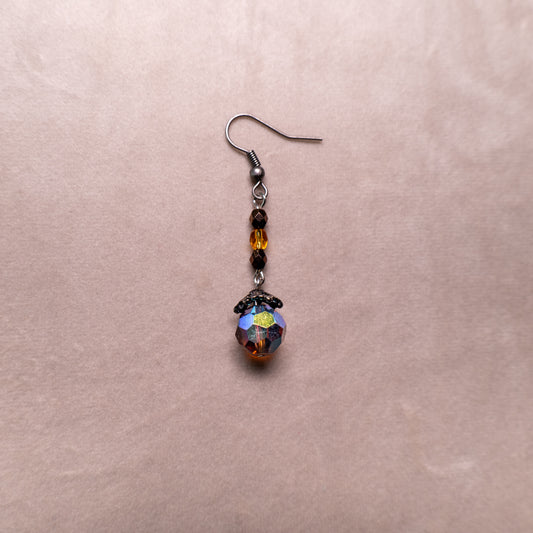 Oorbellen met facetkralen in koper en amber