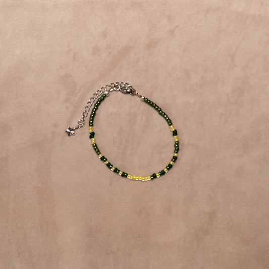 Armband van groene en gele rocailles met zilverkleurige sluiting