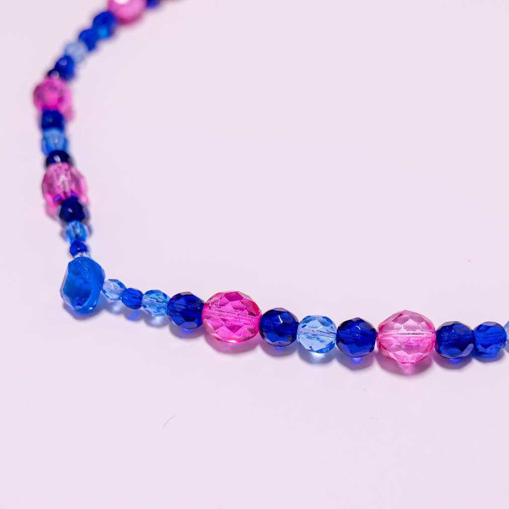 Ketting van roze en blauwe facetkralen