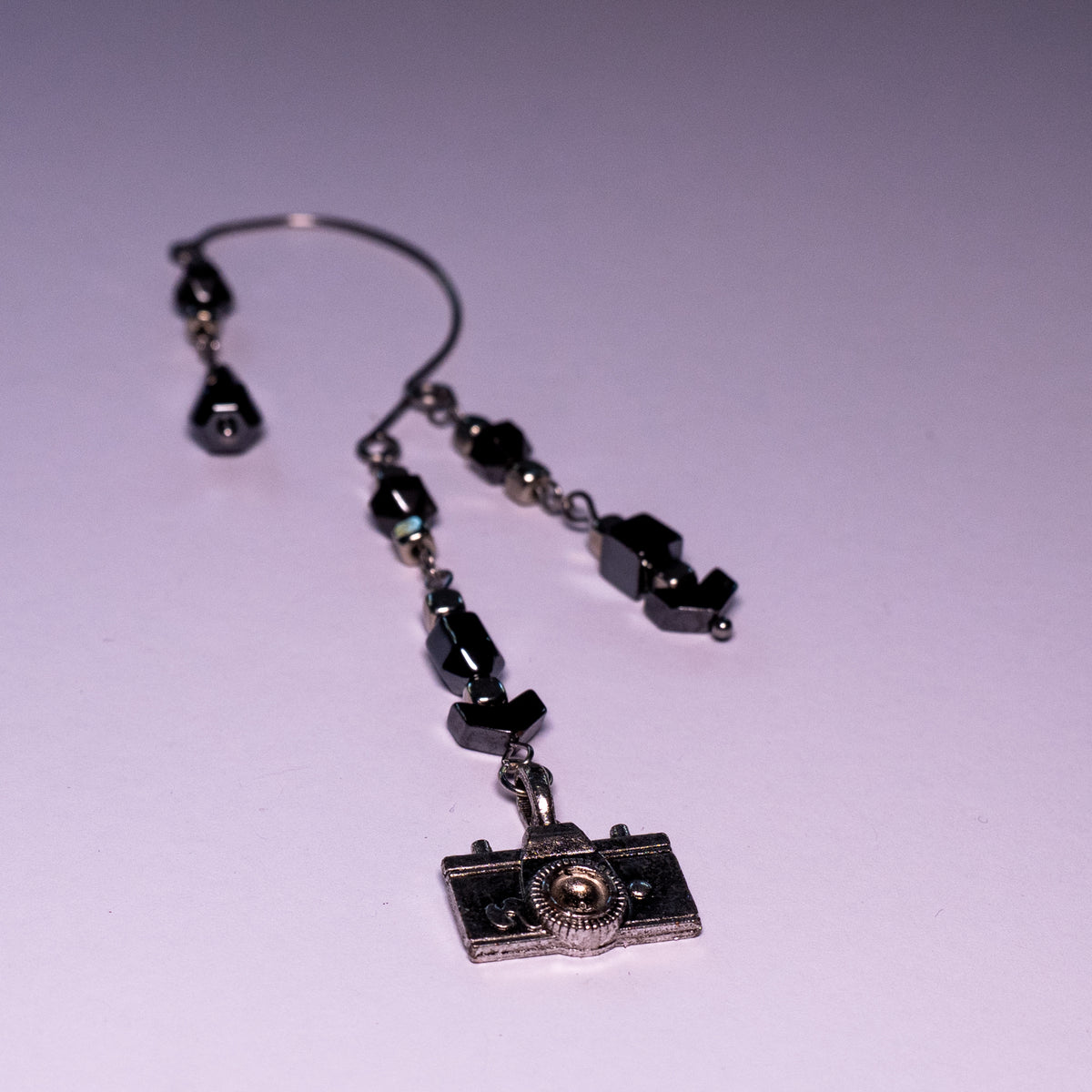 Detailfoto camera ear cuff