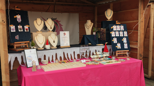 Kraam van From Under the Rafters tijdens Magisch Winter Hans & Grietje