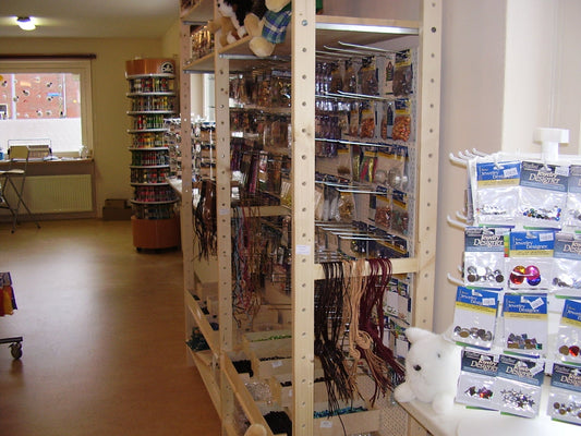 Van Hobbiesjop Johring naar From Under the Rafters