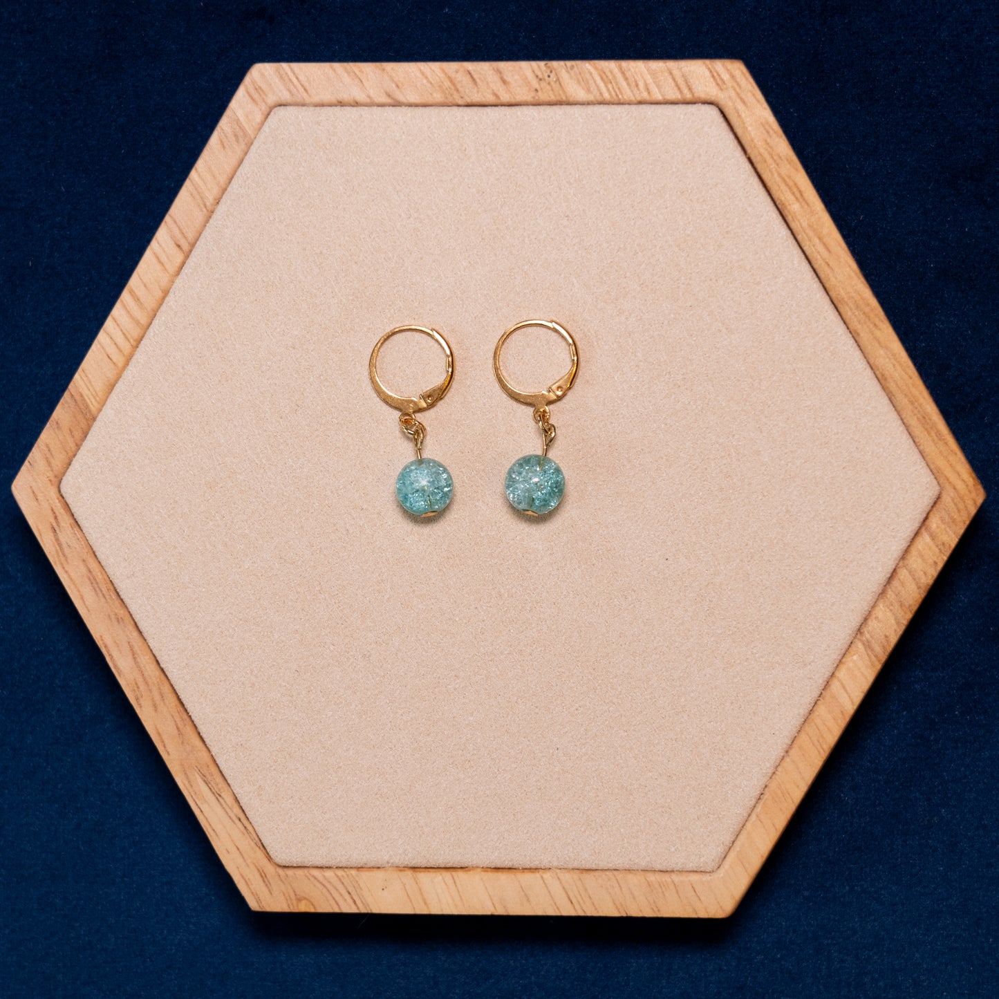 Kleine oorbellen met craquelé glaskralen