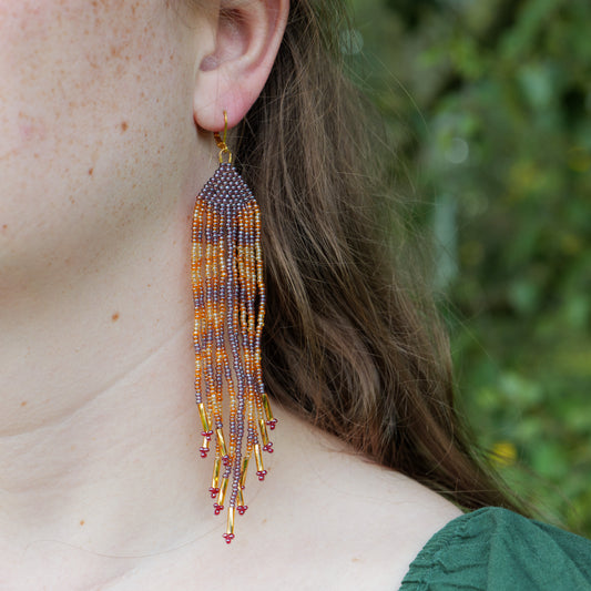 Fringe oorbellen in paars, oranje, bruin en geel