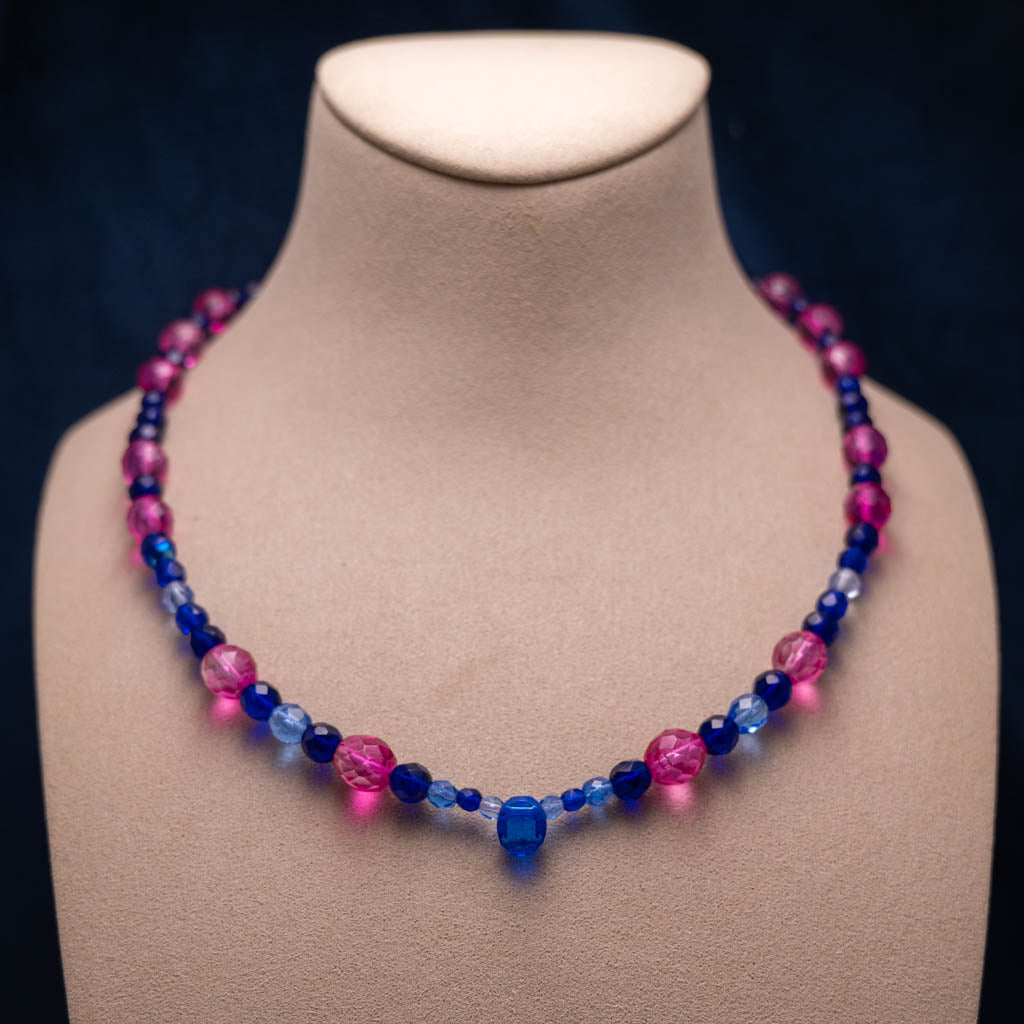 Ketting van roze en blauwe facetkralen