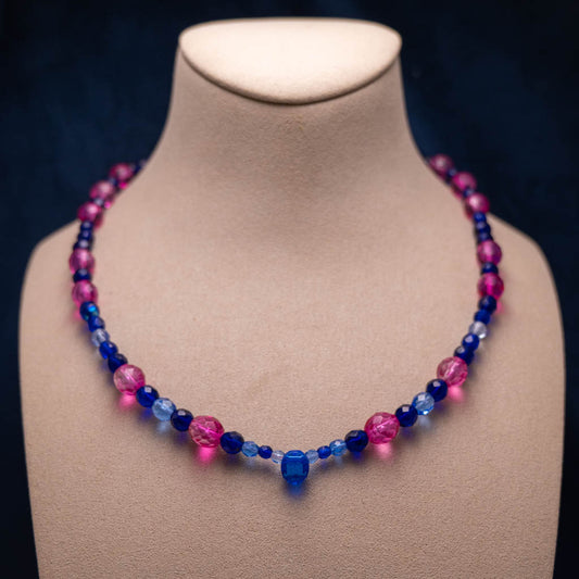 Ketting van roze en blauwe facetkralen