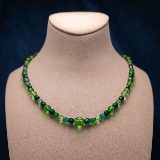 Ketting van groene facetkralen