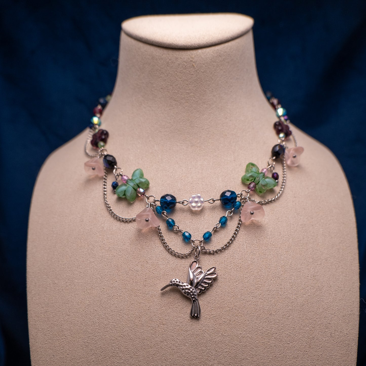 Ketting met kolibrie en bloemkralen