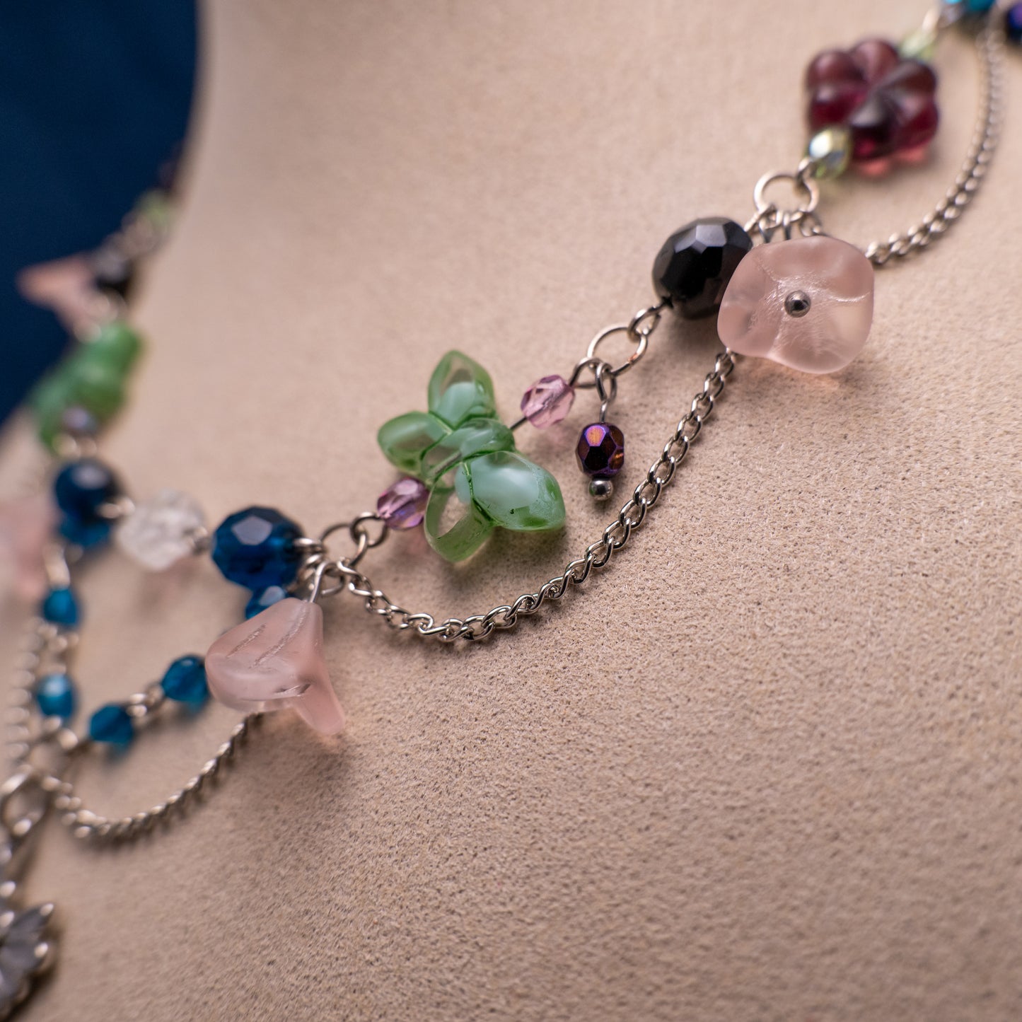 Ketting met kolibrie en bloemkralen