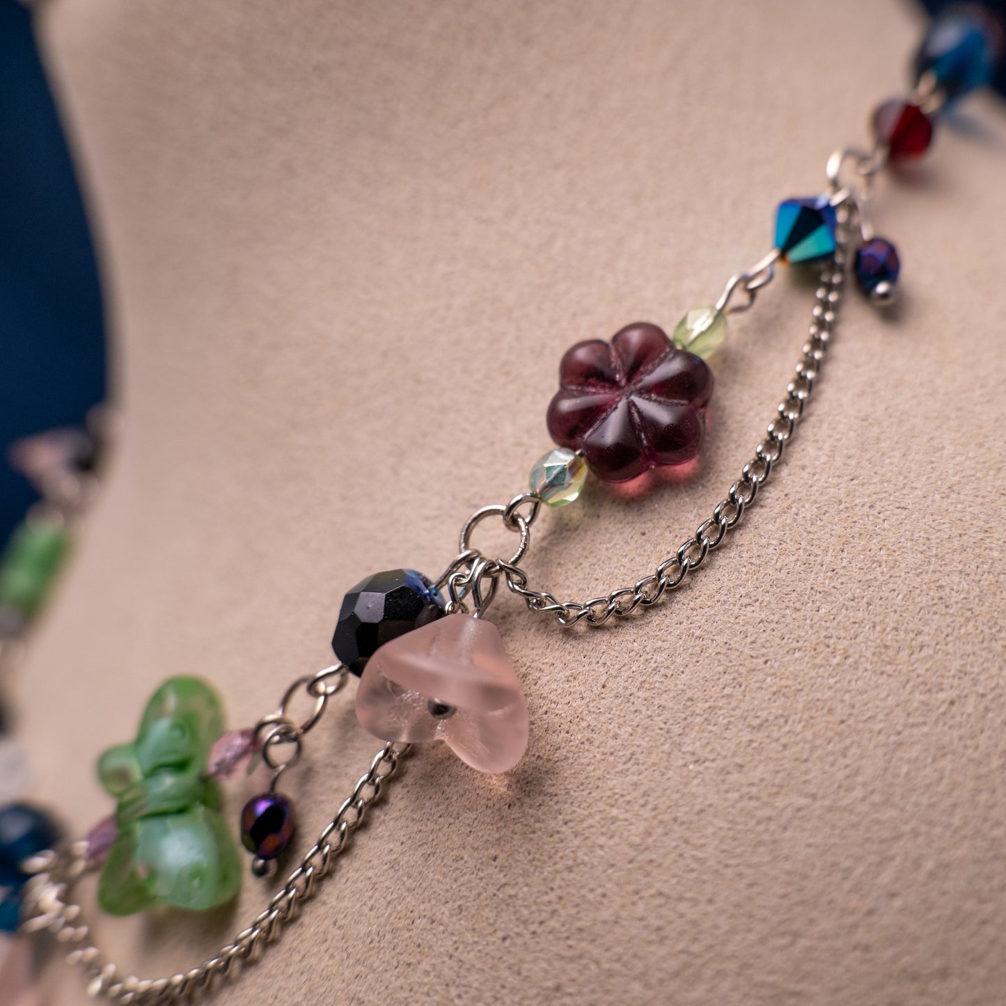 Ketting met kolibrie en bloemkralen