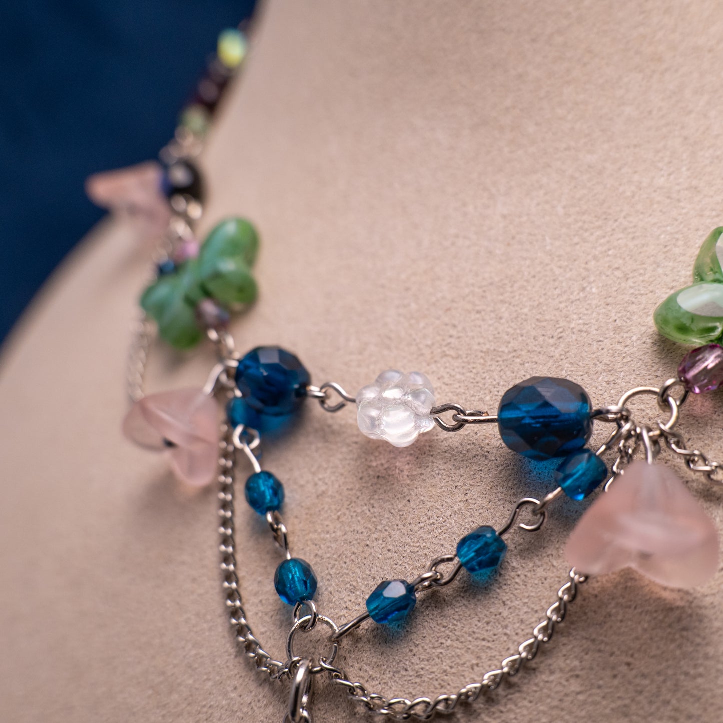 Ketting met kolibrie en bloemkralen