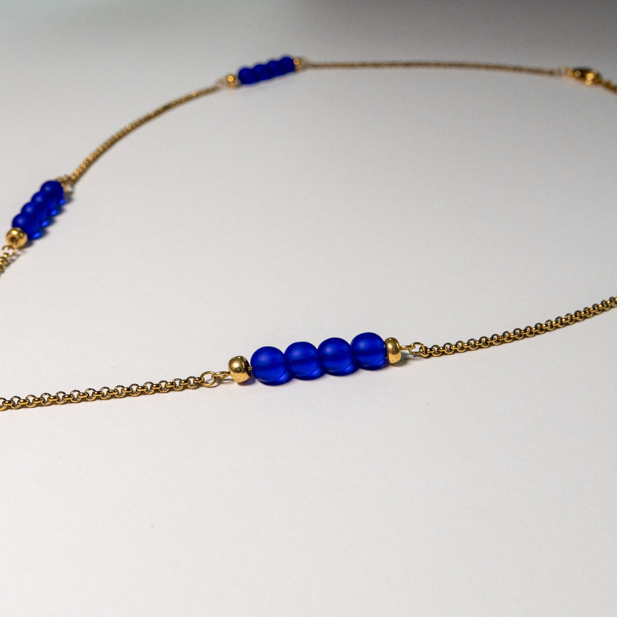 Midnight Moon ketting met maan en donkerblauwe kralen