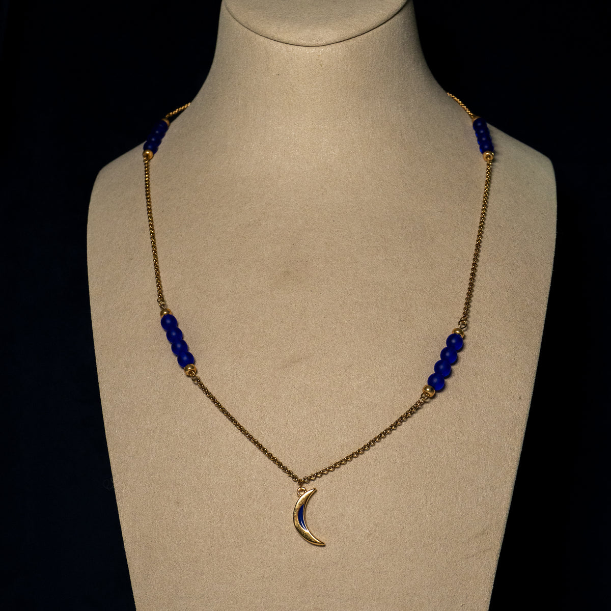 Midnight Moon ketting met maan en donkerblauwe kralen