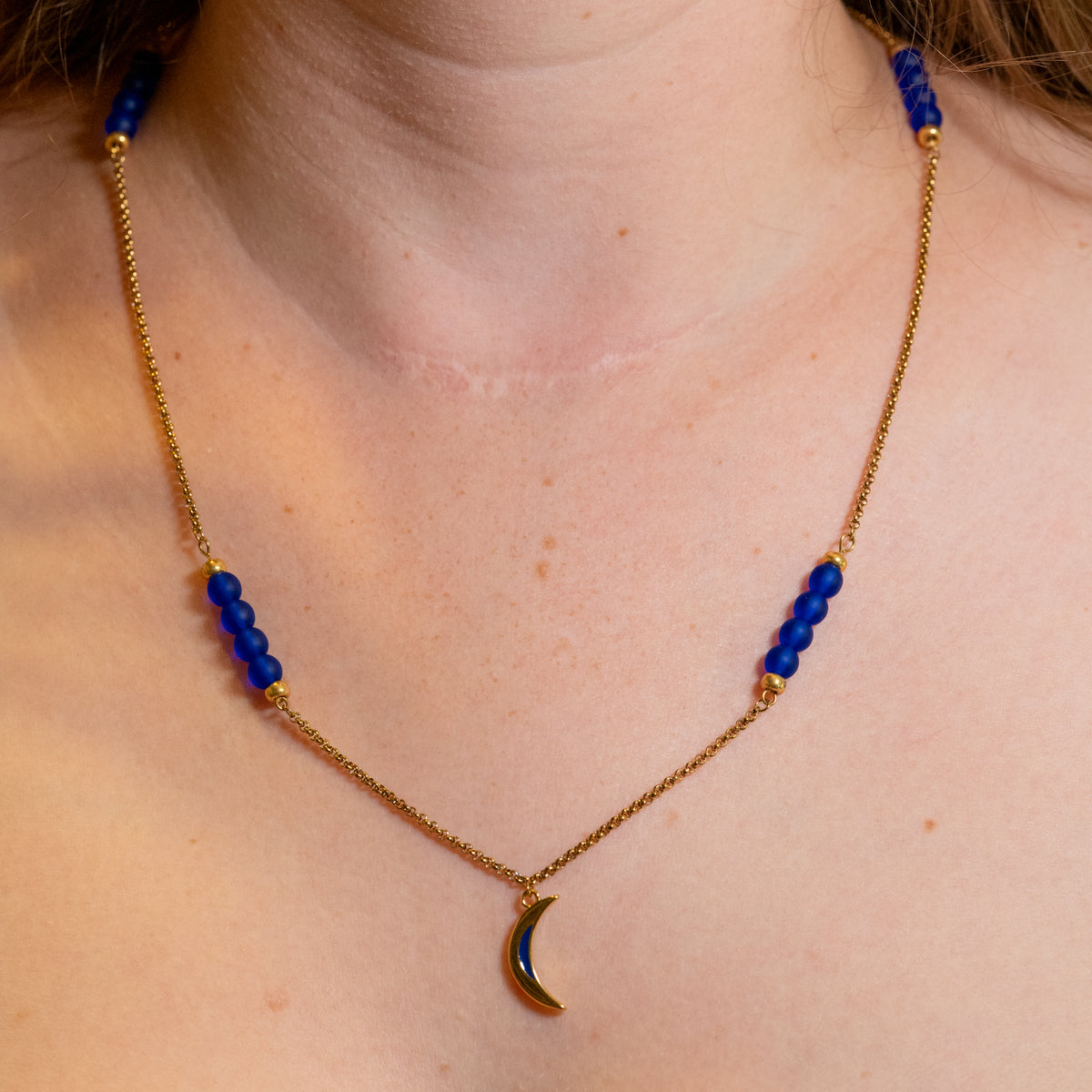 Midnight Moon ketting met maan en donkerblauwe kralen